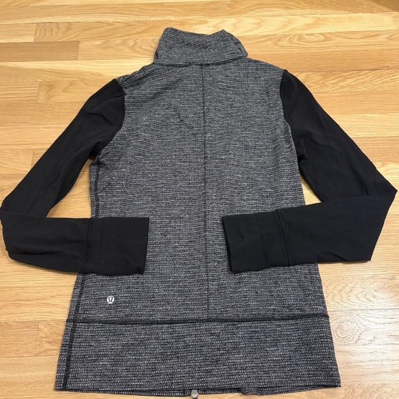 Lululemon Daily Yoga Jacket Coco Pique Black/Black Size 6 - Picture 5 of 5